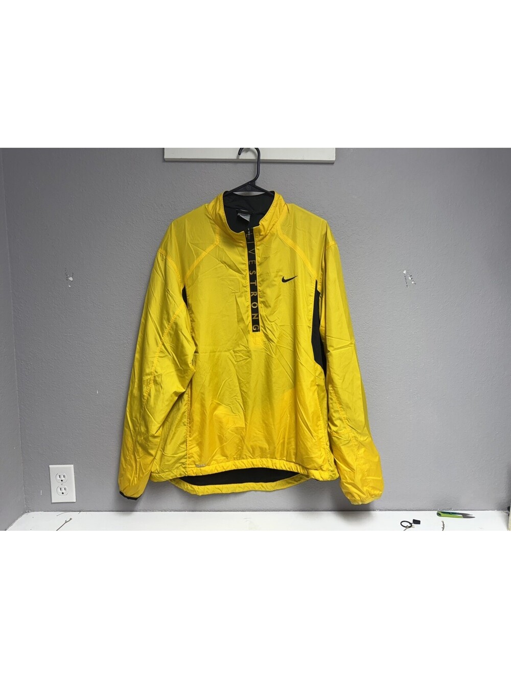 NIKE WINDBREAKER ~ LANCE ARMSTRONG CYCLING ~ MEN'S 1/2 ZIP ~ LIVESTRONG ~ XL